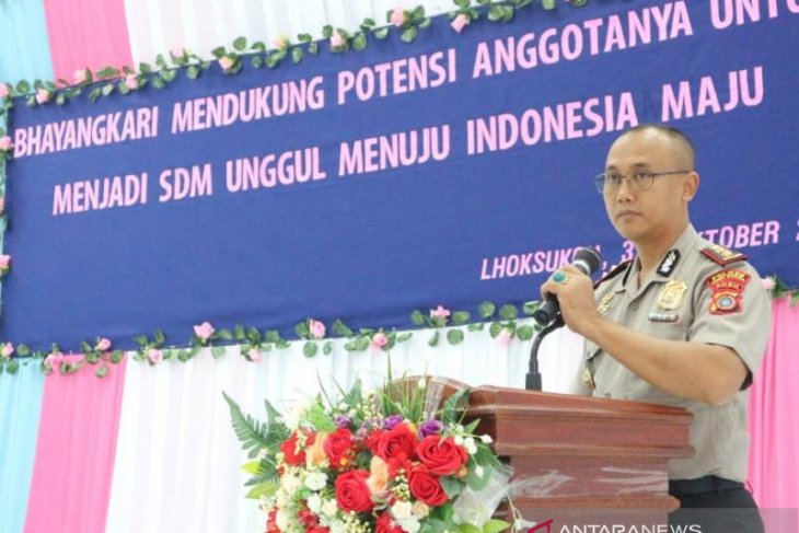 Bhayangkari diharapkan dapat memberikan kontribusi positif