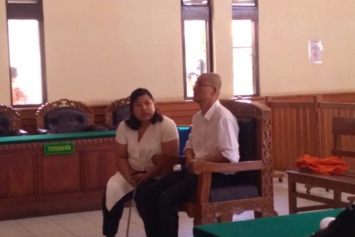 Warga China dituntut satu tahun karena tidak punya visa