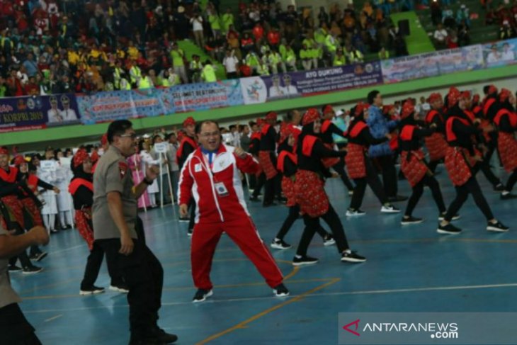 Buka Pornas Korpri, MenpanRB-Gubernur Babel ikuti senam bedincak