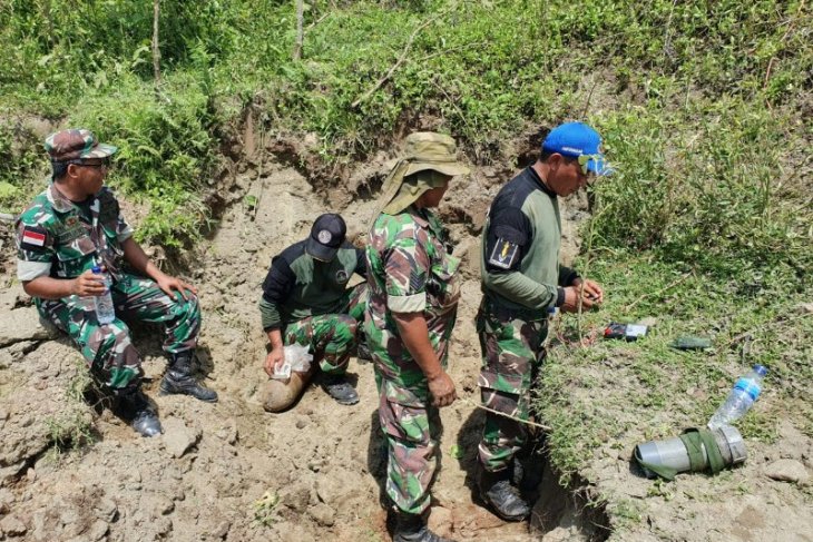 Lanud Silas Papare musnahkan lima bom dan amunisi sisa PD II