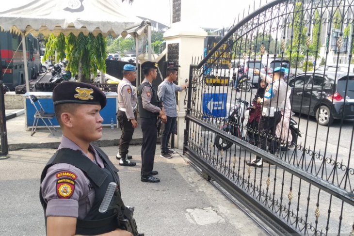 Polda Riau perketat penjagaan pascaledakan bom Medan