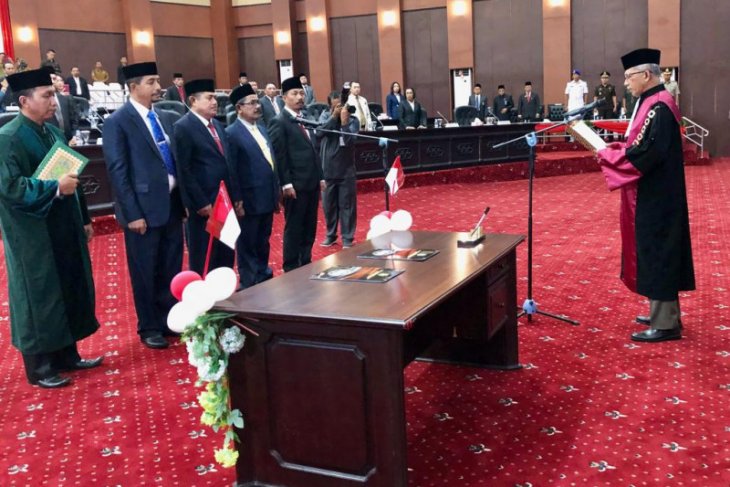 Pimpinan DPRD Malut periode 2019 - 2024 dilantik