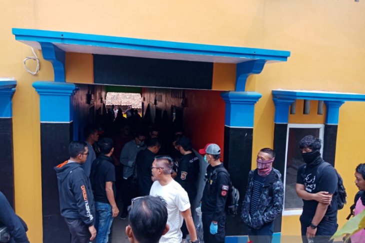 Densus tangkap pasutri terduga teroris di Cianjur