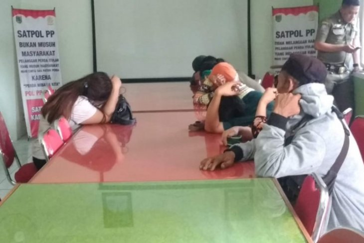 Minuman keras dan pasangan mesum di Kudus dirazia tim gabungan