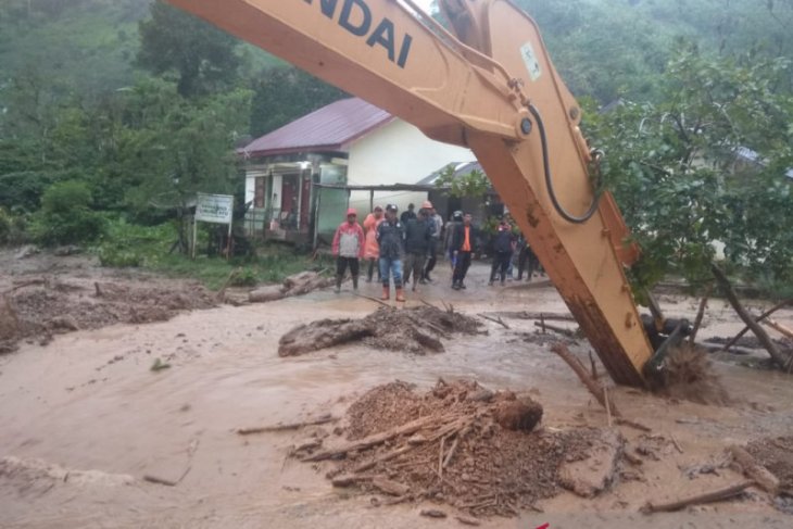 Banjir bawa material longsor ke pemukiman warga di Aceh Tengah
