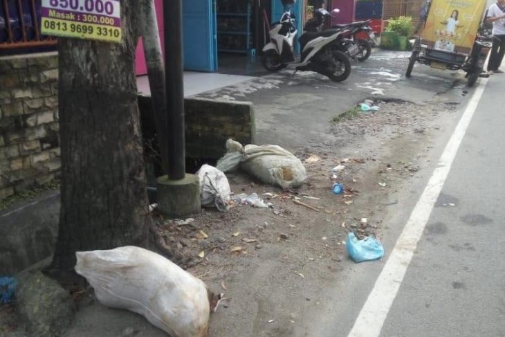 Astaga, kali ini bangkai babi dibuang di jalanan Kota Medan