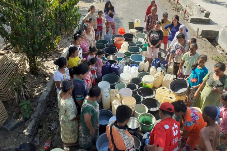 PMI Jember distribusikan air bersih ke wilayah kekeringan