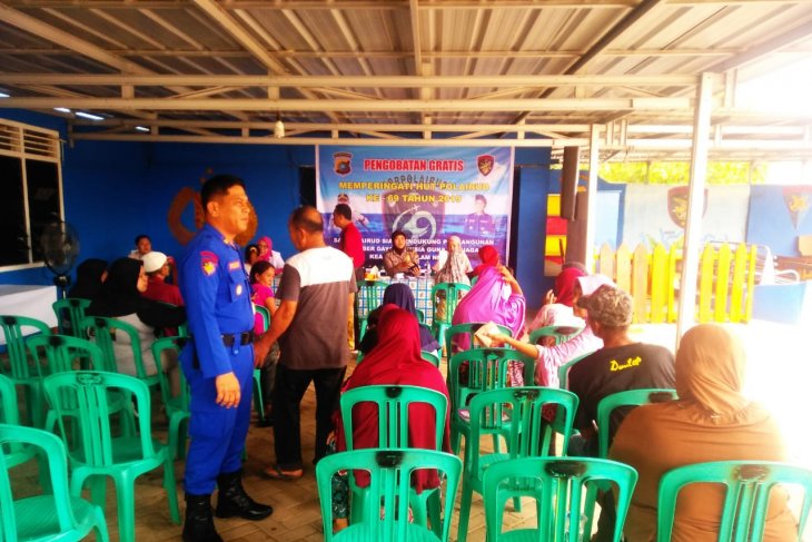 Warga pesisir Mentok manfaatkan pengobatan gratis