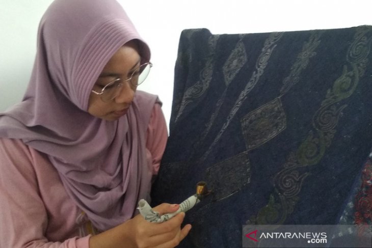 Pengrajin batik di Aceh manfaatkan media sosial untuk promosi