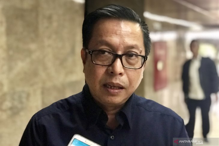 Ministry confiscates 17 containers of illegal timber in Surabaya