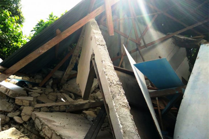 Pulau Ambon kembali diguncang empat gempa susulan satu rumah roboh