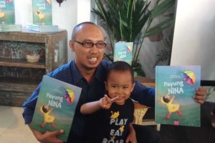 Anak berebut payung jadi inspirasi penulis buku