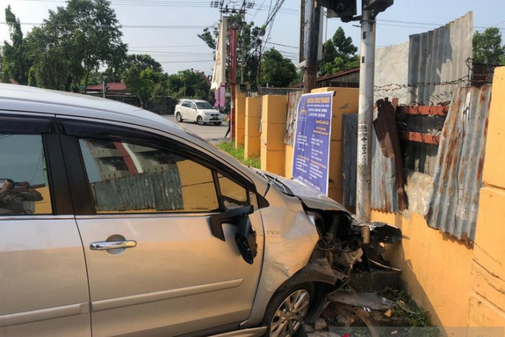 Minibus Toyota hantam truk di Aceh Besar, seorang lansia meninggal dunia