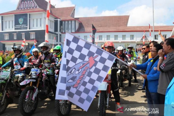 Ratusan rider trail semarakkan HUT ke-69 Tapanuli Selatan