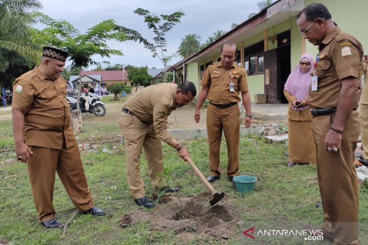 Pemerintah Aceh Timur tanam 10.000 pohon berbuah