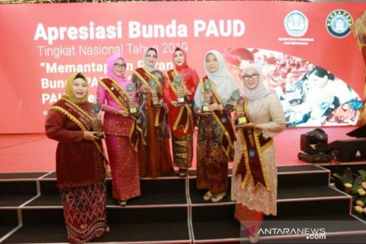 Melati Erzaldi Terima penghargaan Bunda PAUD tingkat nasional