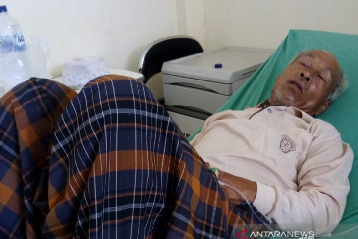 Dua orang meninggal diduga keracunan makanan, puluhan dirawat