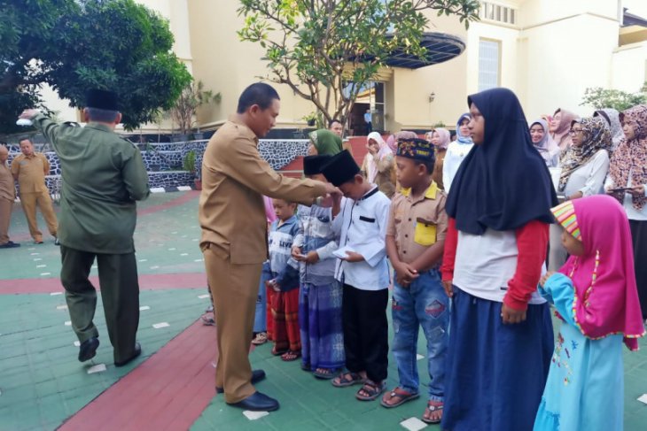 Para pendamping reses anggota DPRD Banten santuni puluhan yatim