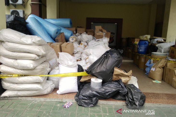 Rumah di Bogor dijadikan pabrik obat ilegal digerebek polisi