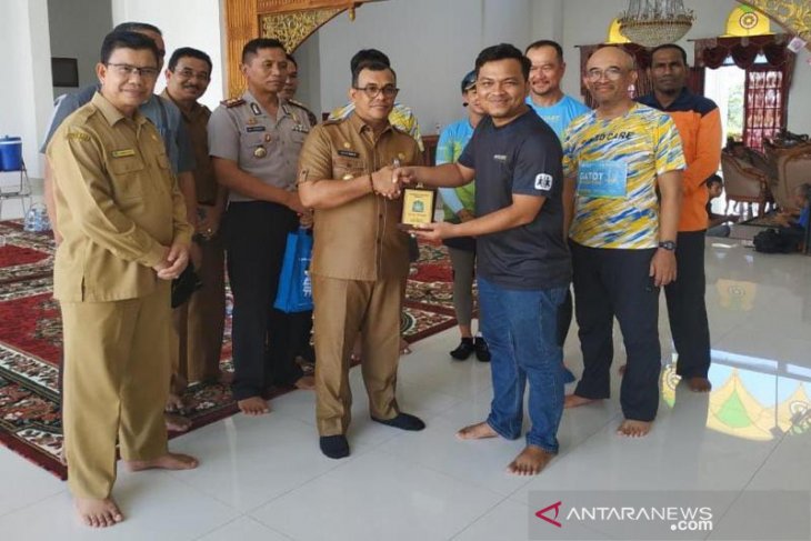 Sambut 5 pelari