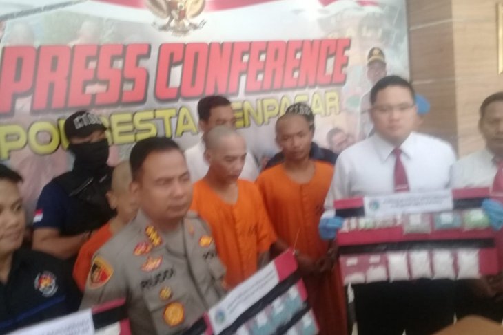 Polresta Denpasar tangkap kurir ribuan ekstasi