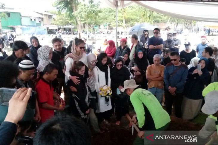 Suasana pemakaman Cecep Bombom