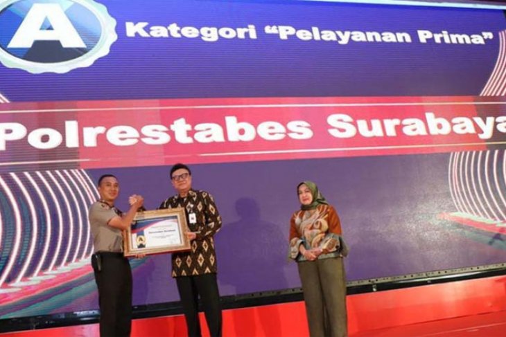 Polrestabes Surabaya terima penghargaan Pelayanan Prima dari Kementerian PAN-RB