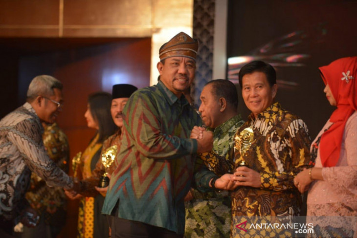 Bupati Bangka Tengah Terima Penghargaan API 2019 Kemenpar RI