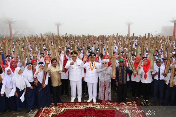 Puncak HUT ke-69 Tapsel, ribuan orang mainkan alat musik tradisional