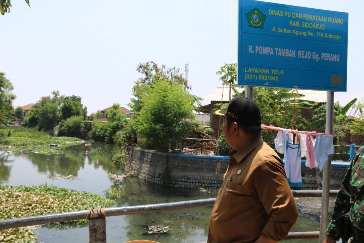 Antisipasi banjir saat musim hujan, Pemkab Sidoarjo normalisasi sungai