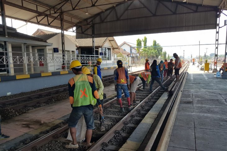 KAI Daop Madiun segera uji beban jalur ganda Geneng-Kedungbanteng