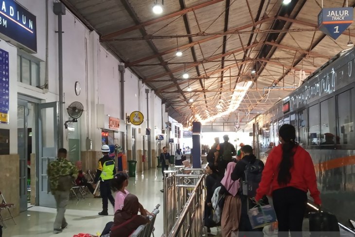 Penumpang KA angkutan Natal dan tahun baru di Madiun diprediksi naik 4 persen