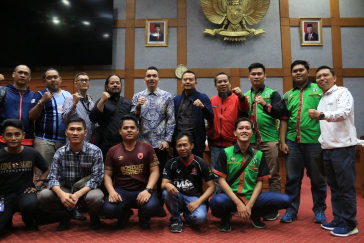 Terkait penganiayaan suporter, DPR minta pemerintah Malaysia minta maaf