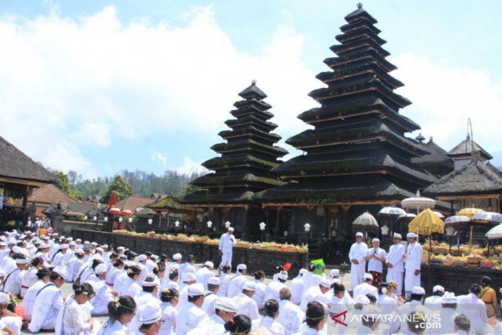Pasraman Pemangku Pedukuhan Siddha Swasti adakan upacara