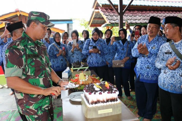 Korpri Korem 022/PT syukuran di objek wisata Danau Toba