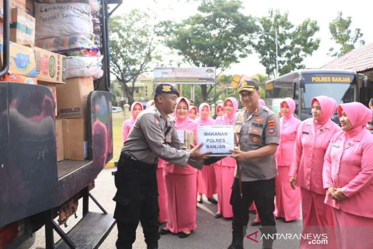 Polres Banjar peduli korban kebakaran Pulau Sebuku