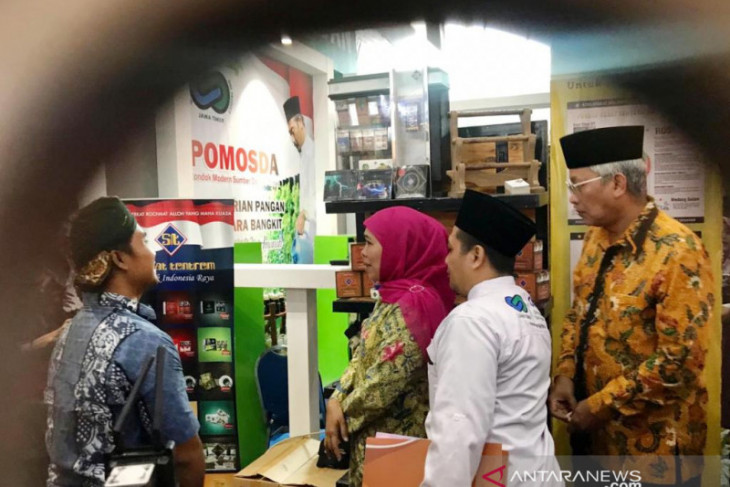 Khofifah: pameran produk pesantren kuatkan ekonomi masyarakat Jatim