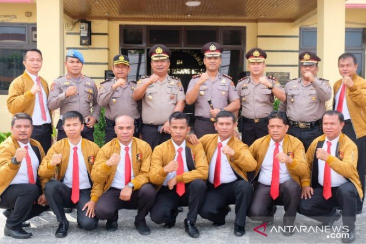 Kapolres Tanjungbalai beri penghargaan personel berprestasi