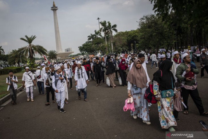 Reuni 212 usai, massa tinggalkan Monas