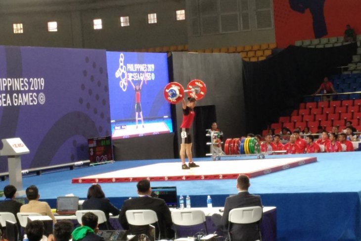 Lifter Windy Cantika raih emas dan pecahkan rekor dunia junior