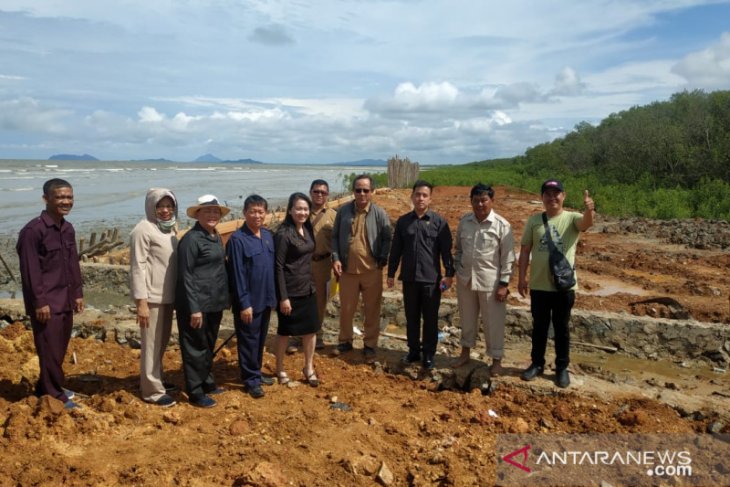 DPRD Singkawang tinjau penutupan muara sungai Kuala