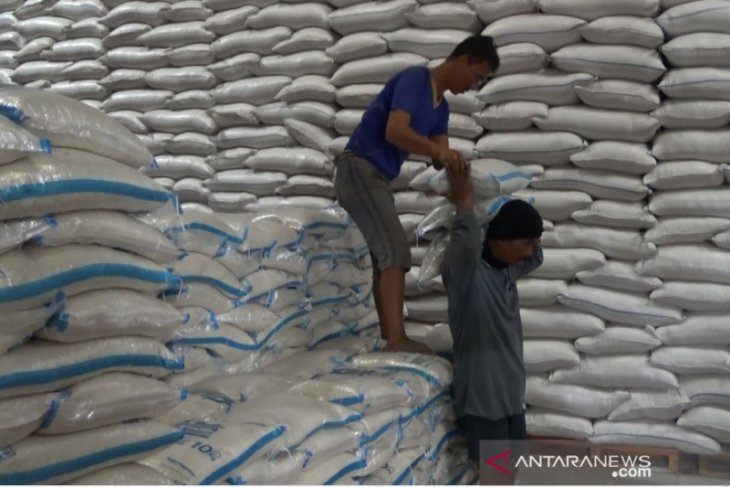 Bulog gelar operasi pasar beras di Sukabumi