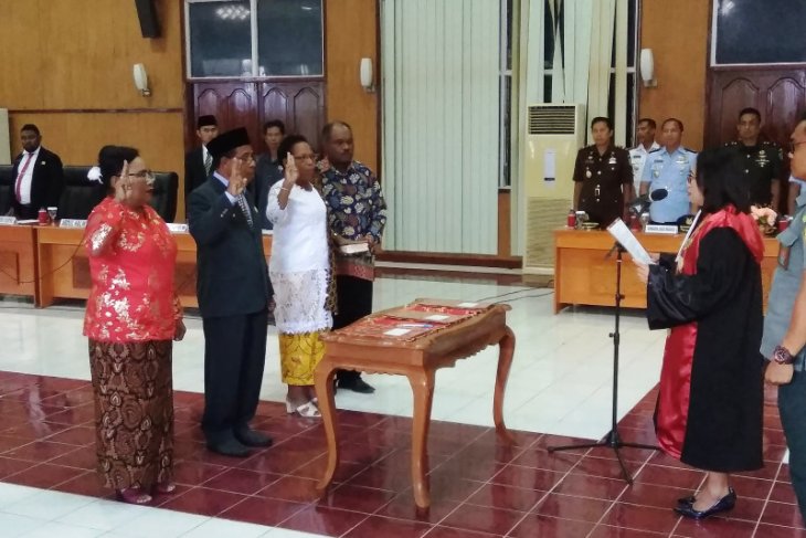 Milka catat sejarah jadi perempuan pertama Papua dilantik Ketua DPRD Biak