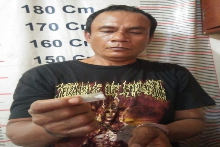 Di depan kantor lurah, Polisi Tanjung Pura Langkat ringkus pemilik sabu-sabu