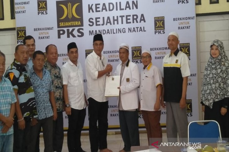 Sukhairi kembalikan berkas pendaftaran ke PKS