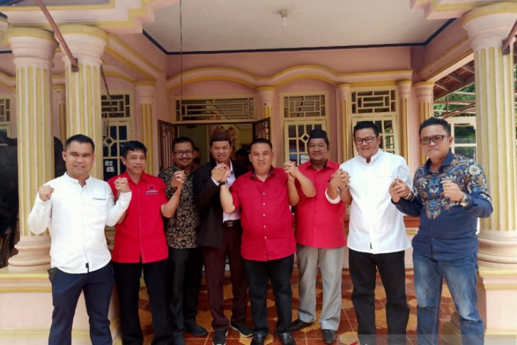 9 tokoh Bangka Selatan kembalikan berkas Bacabup-Bacawabup di PDIP