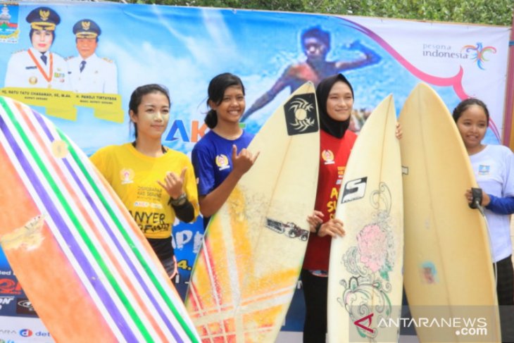 Peselancar nasional dan mancanegara ramaikan Anyer Surfing Competition