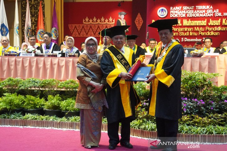 UNP awards honorary doctoral degree in education to Jusuf Kalla