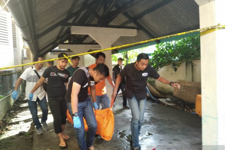 Pria gantung diri di halaman parkir kantor Disdikbud Kabupaten Belitung