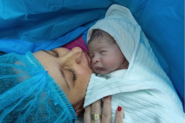 Seorang ibu melahirkan di kamar mandi RSUD
